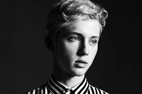 Troye Sivan Embraces Sexuality in “Bloom” – OutWrite