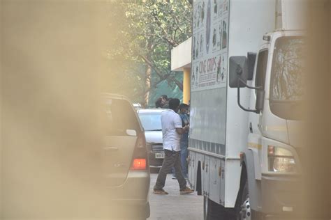 SRK Pathan | [PHOTOS INSIDE] Shah Rukh Khan starts shooting for Pathan ...