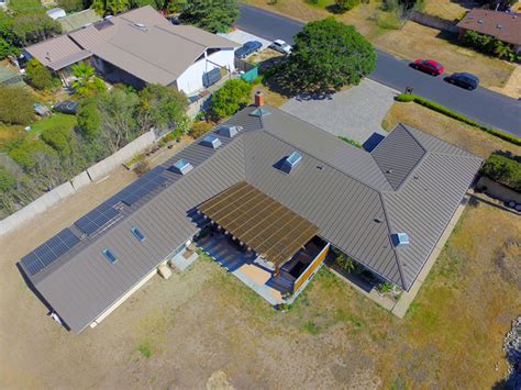 MONOCRYSTALLINE PANELS MOUNTED ON A METAL ROOF - Brighten Solar Co.