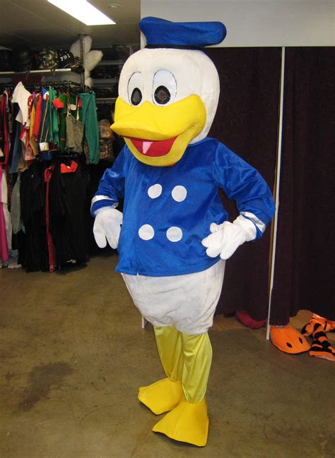 Donald duck in his sailor suit. too cute! #donaldduck #duckcostume # ...