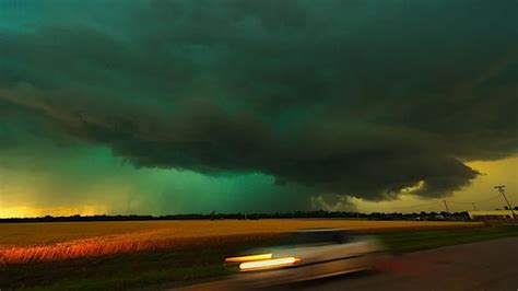 tornado pictures green sky - Google Search | Green sky tornado, Storm ...