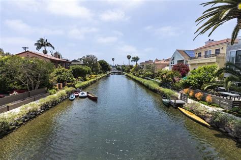 Venice Canals in Los Angeles - Enjoy a Walk With a European Aesthetic ...