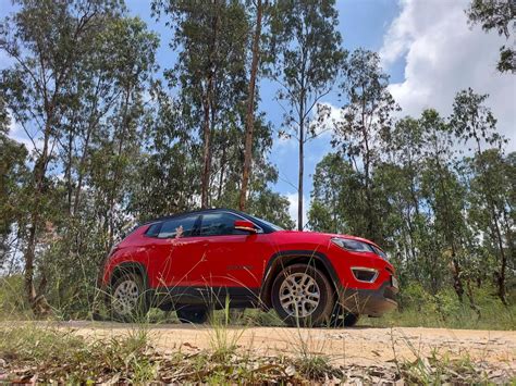 Pics: A Jeep Compass 4x4 & a Trailhawk go on a short off-road excursion ...