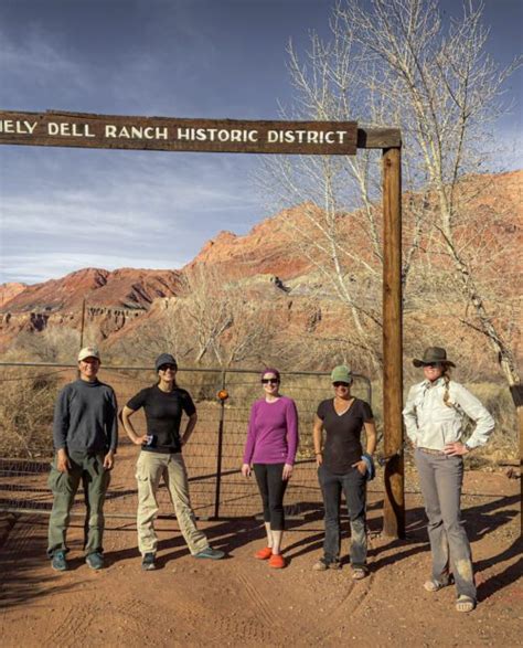 Hiking Paria Canyon, UT - Guided Women's Tour | 57hours