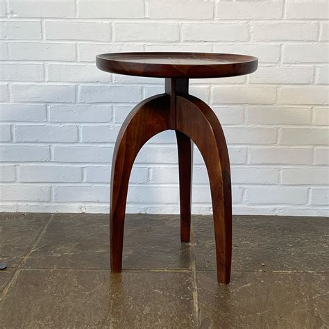 MID-CENTURY TRIPOD TABLE