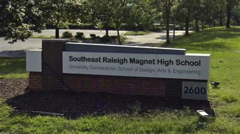 1 Student Killed, 1 Hospitalized in Stabbing at North Carolina High ...