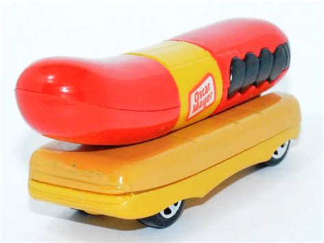 Hot Wheels Oscar Mayer Wienermobile - Loose Cars