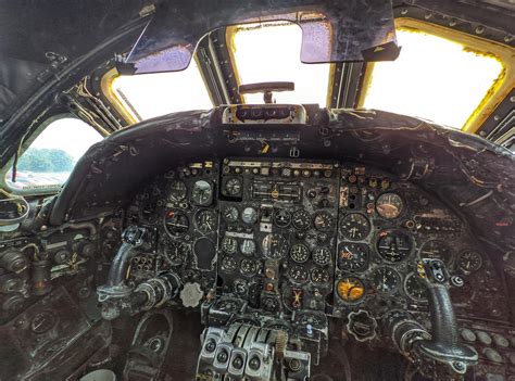 Avro Vulcan B2 bomber 'XM569' cockpit [OC] [4208x3120] : r/MilitaryPorn