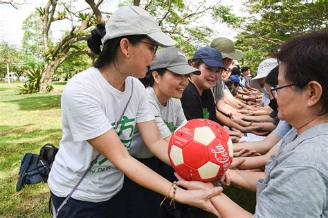 Volunteers Come Together to Clean up the Coast on World Earth Day - Tzu ...