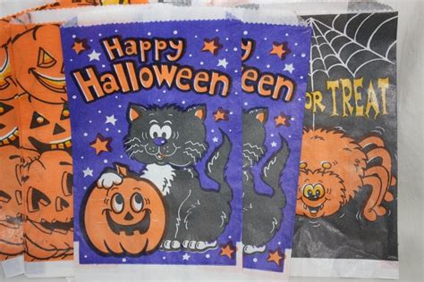 Vintage Halloween small treat paper bags from by onestrangegirl