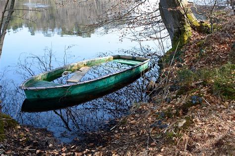 300+ Free Abandoned Boat & Shipwreck Images - Pixabay