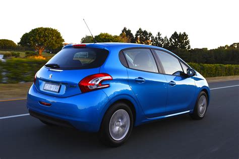 Peugeot 208 Hybrid FE: super-efficient hatch headed for Geneva - photos ...