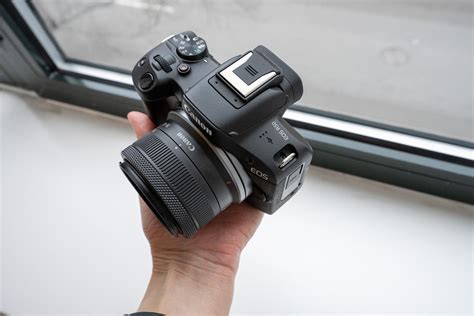 sony dslra 700: An early hands-on look at the Canon EOS R50 📷