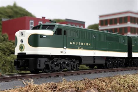 Product Spotlight - RailKing 2019 Southern Alco PA Diesel Passenger ...