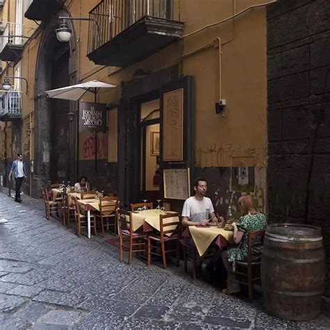 10 Best Restaurants in Naples, Italy – This Way To Italy