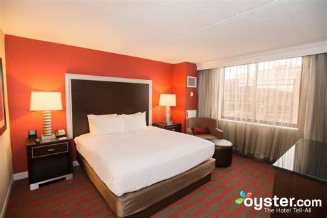 LaGuardia Plaza Hotel Review: What To REALLY Expect If You Stay