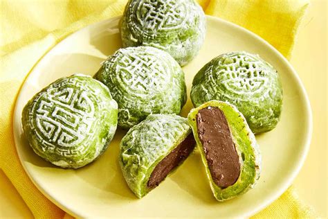 Microwave Bánh Deo (Mochi Mooncakes) with Black Sesame–Chocolate Filling