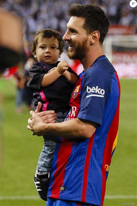 Lionel Messi et son fils Matéo - Espagne : Messi offre la Coupe du Roi ...