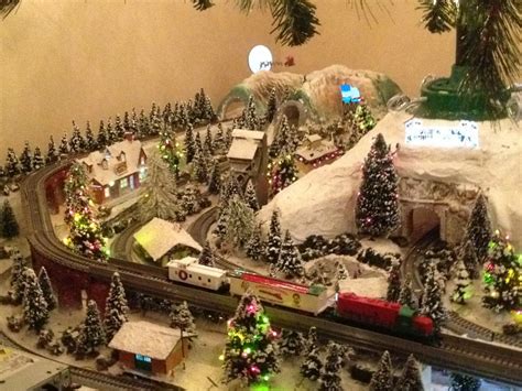 Lou Angelucci’s Christmas N Scale Layout – Small Model Railroads