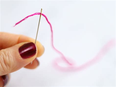 How To Thread A Needle And Tie A Knot ⋆ Hello Sewing