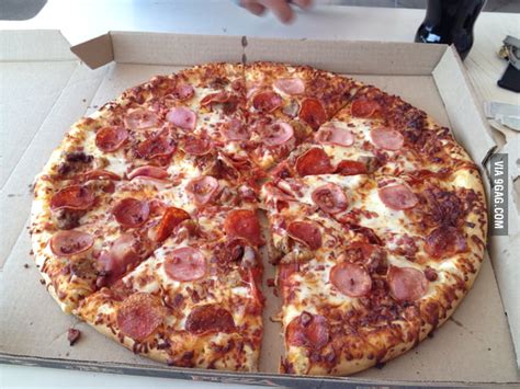 Sam's Club pizza! Meet lovers. - 9GAG