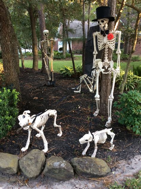 Halloween Skeleton Decor | Funny halloween decorations, Fall halloween ...