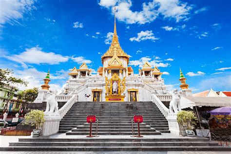 Wat Traimit in Bangkok - Temple of Golden Buddha in Chinatown Bangkok ...