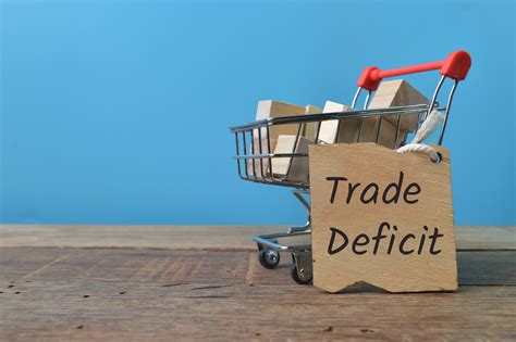 UK Trade Deficit Widens by £8.6B in the Quarter to January