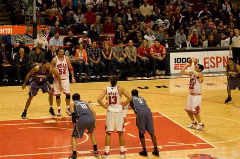 File:Kirk Hinrich free throw Bulls vs. Bobcats, 11709.jpg - Wikimedia ...