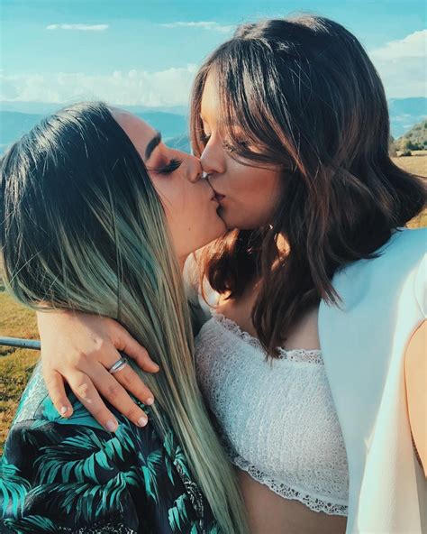 Calle Y Ponche ️😍 Cute Lesbian Couples Lesbian Pride Lesbians Kissing