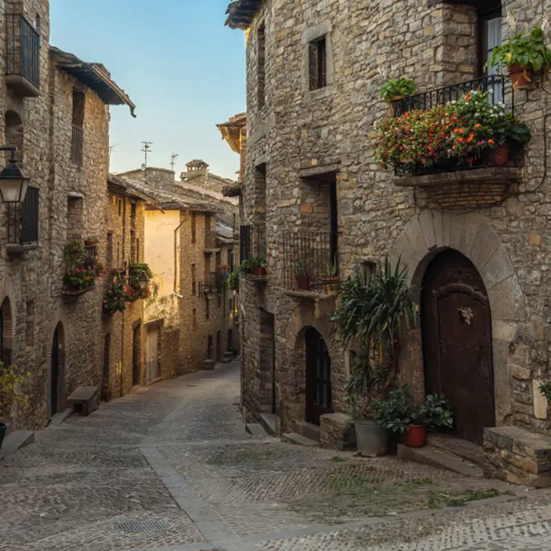 El pueblo medieval que la ONU encontró en los Pirineos