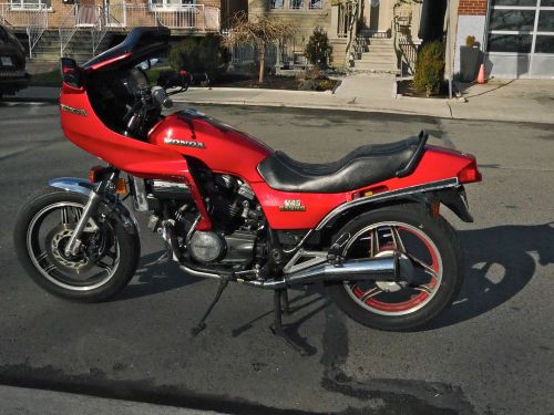 Honda V45 Sabre VF750S