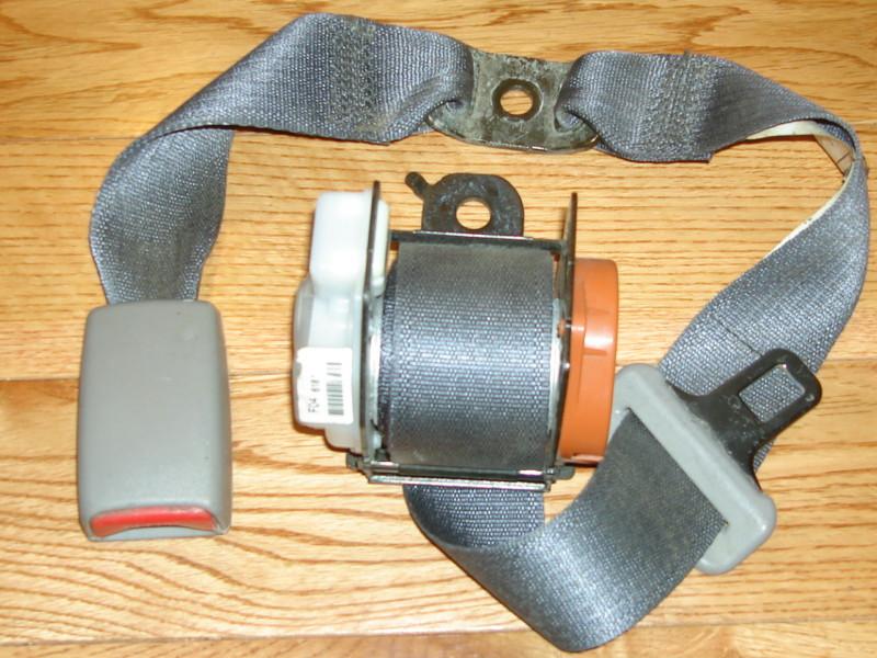 99 toyota corolla seat belt, center w/clip/buckle rear passenger gray in color