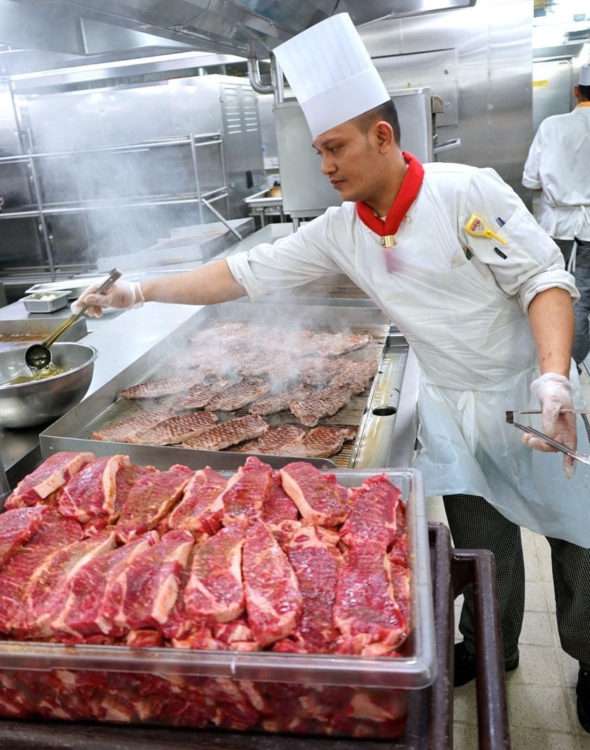 Cooking Steak On Mariner Of The Seas Royal Caribbean - AspirantSG