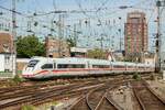 ICE4 DB 9210 bei der Einfahrt in Köln Hbf, Juni 2022.