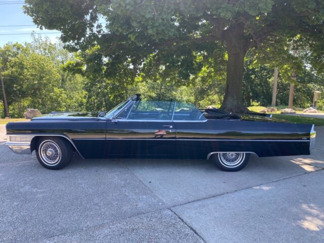 1965 Cadillac DeVille (Black/Black)