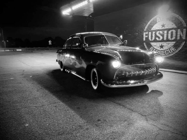 1950 Ford Deluxe (Red/Gray)