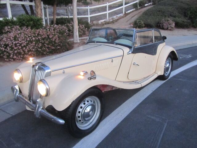 1954 MG T-Series (Ivory/Black)