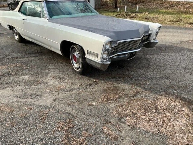 1968 Cadillac DeVille (Red/Tan)