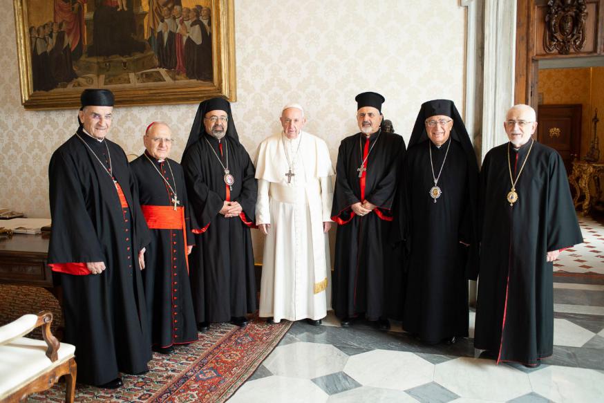 Paus Franciscus met de zes patriarchen van de Oosterse Kerken