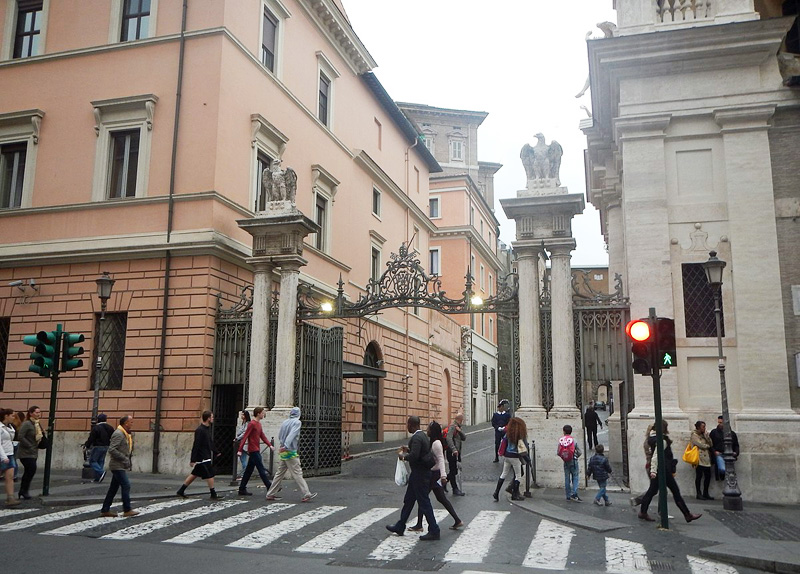 De Sint Anna-poort van Vaticaanstad