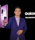 Koh Dong-jin, head of the IT & Mobile Communications Division at Samsung Electronics Co., poses for a photo with the Galaxy S9 smartphone in this photo released by the company on Feb. 26, 2018. (Yonhap)