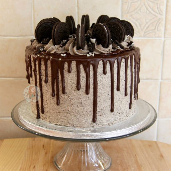 Oreo Drip Cake