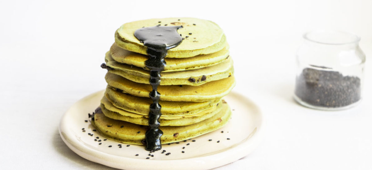 Matcha pancakes w/ black sesame drizzle {vegan}