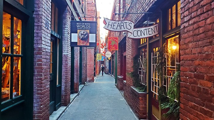 Fan Tan Alley in Chinatown