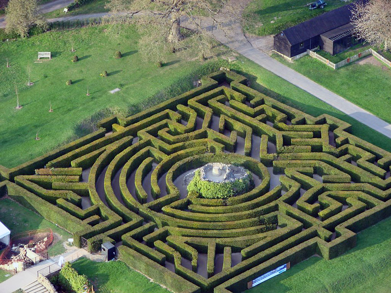 8 Breathtaking Garden Mazes