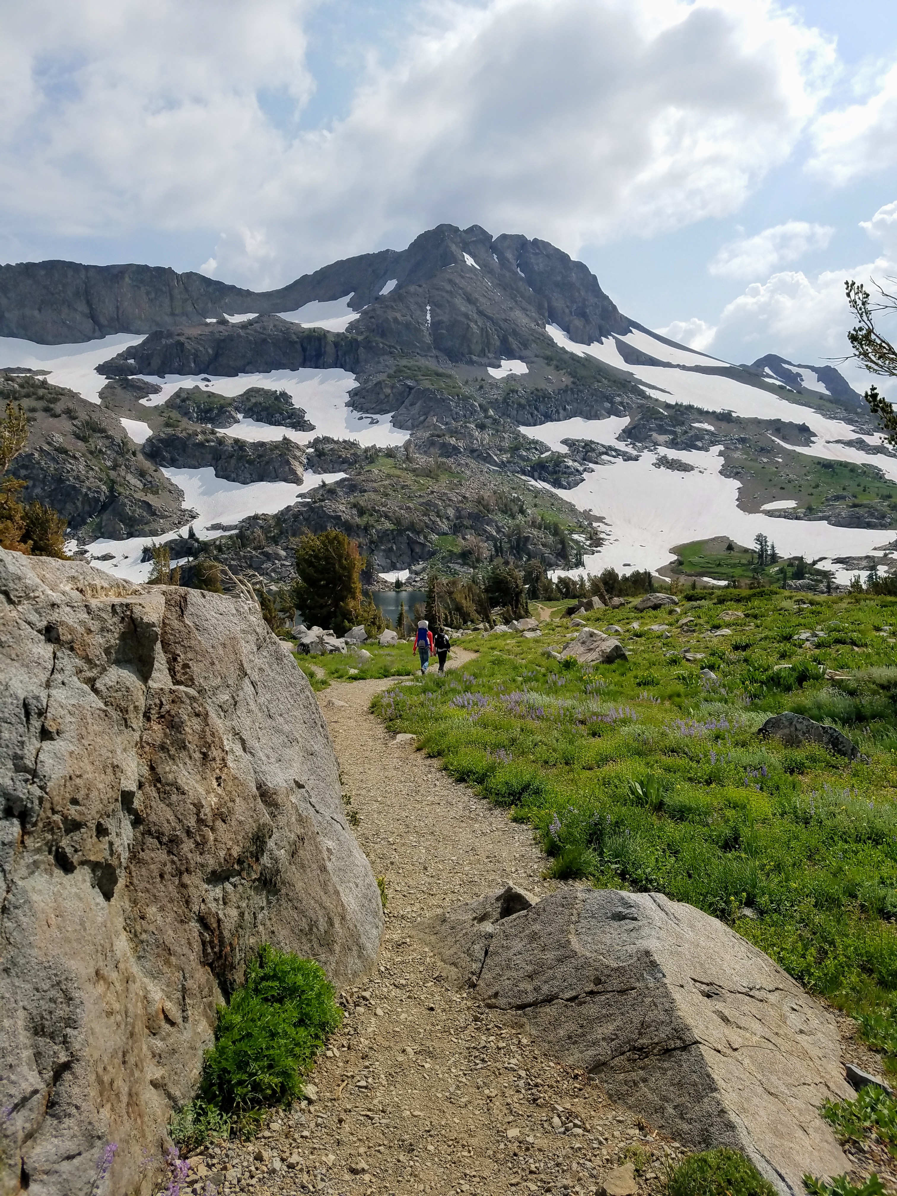 winnemucca lake hike in mokelumne wilderness