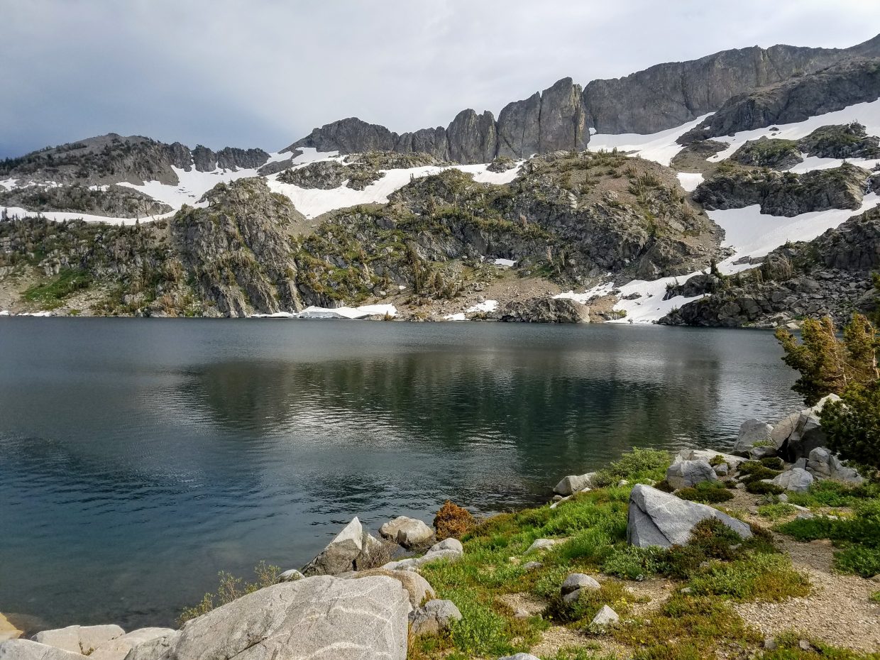 winnemucca lake hike in mokelumne wilderness