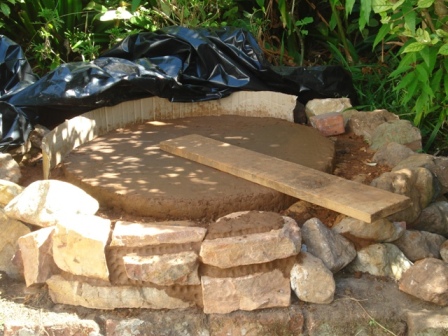 Heat retaining slab under hearth