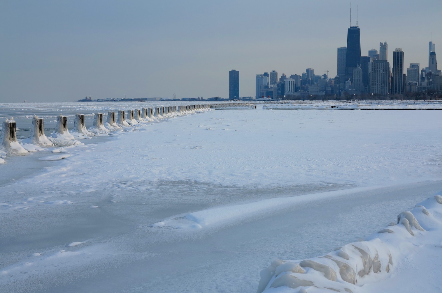 Lake-Michigan-Ice-Chicago-USA.jpg